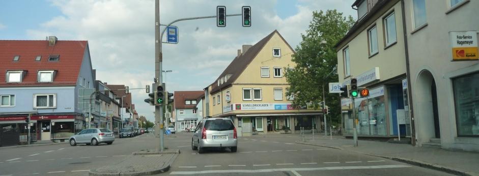 Trennung Querung Schillerstraße/Festplatz (häufige Rotlichtverstöße) Warnblinklicht