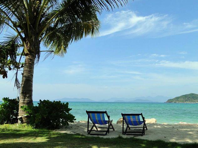 KOH MAK - "Honeymoon" unter Palmen am Strand.