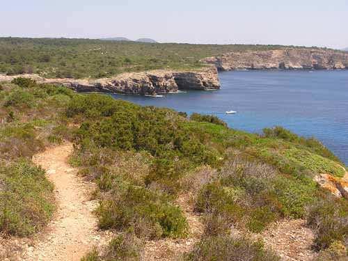 Menorca, eine Insel voller landschaftlicher und kultureller Schönheiten, liegt immer noch im Schatten ihrer großen Schwester Mallorca.