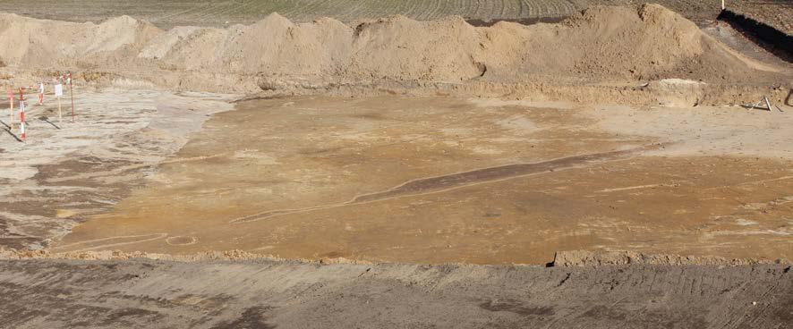 Im nördlichen Grabungsabschnitt lagen mit einem 17 m langen und etwa 1 m breiten Gräbchen Hinweise auf Siedlungsstrukturen vor.