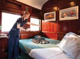 Ihre Abteil-Suite wird für die Nacht vorbereitet Rovos Rail Ihre Suiten Die insgesamt 36 eleganten, mahagonigetäfelten Suiten für maximal zwei Gäste sind je nach gebuchter Kategorie bis zu 16 m 2