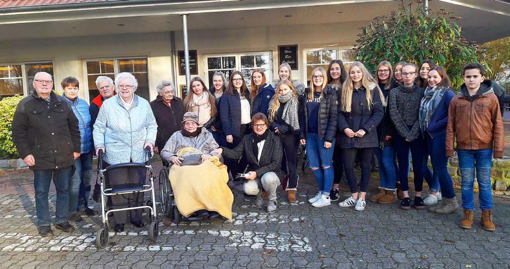 Sechs von ihnen begleiteten die Fahrer des Fahrdienstes der Tagespflege bei dem Rücktransport der Tagespflegebesucher zu deren