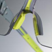uvex i-3 add Beste Sicht in jeder Situation Optimaler Augenschutz heißt: sicher und besser sehen. uvex i-3 add ist eine Schutzbrille mit unsichtbar integrierter Dioptrienkorrektur für den ahbereich.