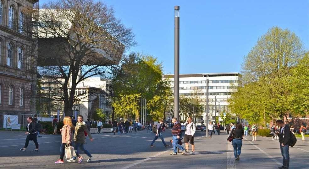 Beispiel Campusplatz mit verkehrsberuhigtem Bereich: Templergraben Aachen Verzicht auf Hochborde