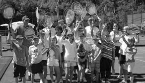 August 2011 und 22. - 26. August 2011 Teilnehmer: Kinder & Jugendliche bis 18 Jahren in verschiedenen Alters- und Leistungsgruppen Trainingseinheiten: tägliches Tennis- & Sporttraining von 9.