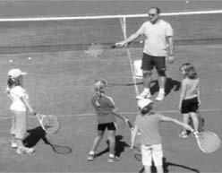 Zeltlager am Tennisplatz Auch nicht am Tenniscamp teilnehmende Kinder können während des Tages auf der Anlage mit Spiel & Spass betreut werden.