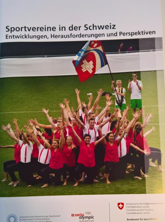 Sportstudie Schweiz 86 Verbände landesweit Gesamt CH: 18.487 Vereine (5.335 teilgenommen) SFV 1.440 (536 Vereine teilgenommen) Gesamt 350.
