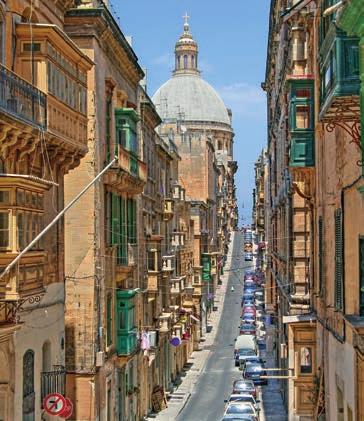Im alten Hafen von Marseille werden Sie entdecken, dass die antiken Städte des Mittelmeers alle eines gemeinsam haben: Faszination pur! Frühmorgens / nachts Beginn der Busanreise 1.