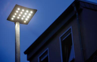 000 Stunden Zündet sofort Enorm reduzierte Strom- und Wartungskosten Moderne, hochwertige LED