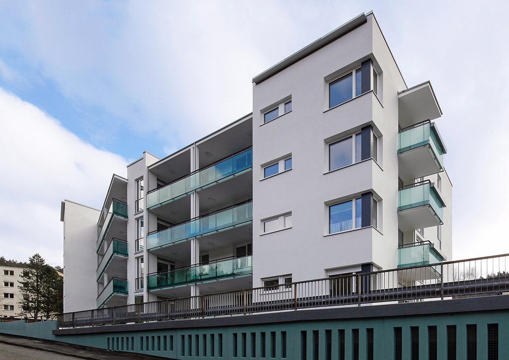 Wohnungen zwischen 45 und 72 Quadratmetern 2- bis 3-Zimmer-Wohnungen Balkon oder Terrasse Barrierefrei über Fahrstuhl erreichbar Planung: Christine Ochs,