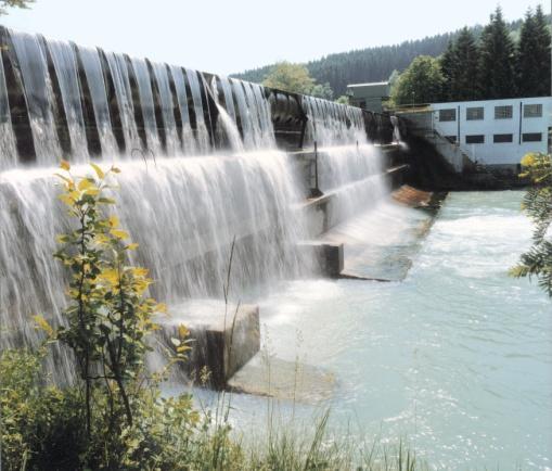 Unternehmenszweck Die Kraft des Wassers spielt seit Jahrhunderten eine große Rolle: In Bayern werden 60% des deutschen Wasserkraftstromes erzeugt.
