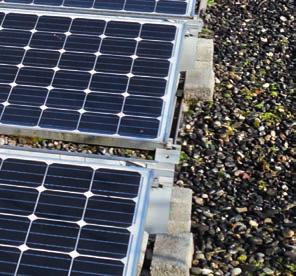 Die Photovoltaik-Anlage, die seit 2013 ihre Dienste auf dem Dach der Papenheims leistet, wurde mit wenig Aufwand