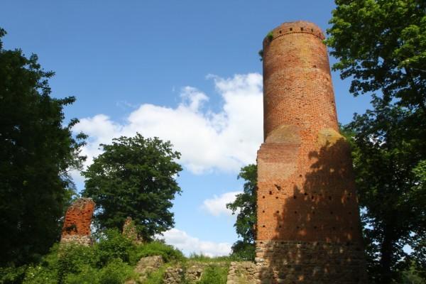 Blankenburg Die Burg Blankenburg am Südufer des Haussees wurde bereits im Dreißigjährigen