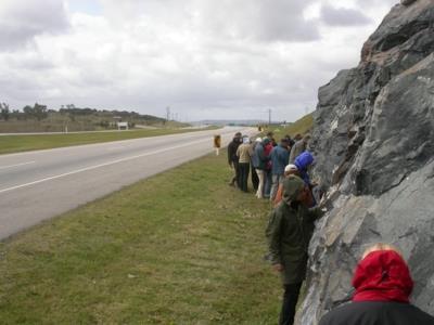 Qz-Syenitsteinbruch innerhalb des Pan de Azucar-Plutons, nahe des Pan de Azucar: Der Pan de Azucar-Pluton weist eine Zonierung auf.