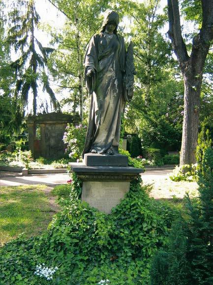 Friedhöfe in Radebeul In der Stadt Radebeul befinden sich insgesamt vier Friedhöfe, die Fläche entspricht in der Summe von 10,6 Hektar. In Radebeul-Ost befindet sich der Friedhof der Ev.-Luth.
