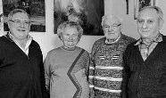 Alfred Wiesinger in einer feierlichen Zeremonie mit Fahnenpatin und Obmann im Anschluss an den Sonntagsgottesdienst gesegnet worden.