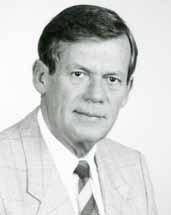 Nachruf Am 10. Apri 2013 verstarb Dr. Paul Schloemann. Anfang April, einen Monat nach Vollendung seines 92. Lebensjahres, verstarb nach langer Krankheit Dr. med. Paul Schloemann in Frielingen.