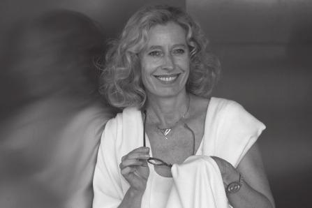 Gastgeberin Elisabeth J. Nöstlinger Elisabeth J. Nöstlinger ist nach Studiumsund Arbeitsjahren in Linz, Salzburg, Wien und Sydney seit 1988 ständige Mitarbeiterin der ORF-Wissenschaftsredaktion.