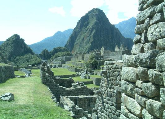 Klassisches Peru- Machu Picchu, Kondore & Lamas, Titicacasee und Andendörfer 8. Tag: Von Arequipa ins Colcatal Fahrt zum Colca Canyon, einer der tiefsten Canyons der Welt.