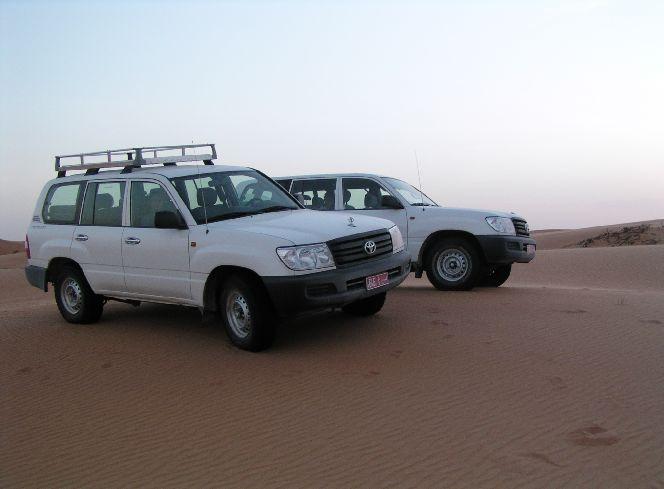 Reiseleitung * Mietwagen Toyota Prado 4 x 4 oder ähnlich 2,7l, manual * Transferservice in die Wüste und zurück von der Unterkunft * Unterbringung in ausgewählten Hotels (siehe oben) * tägliches