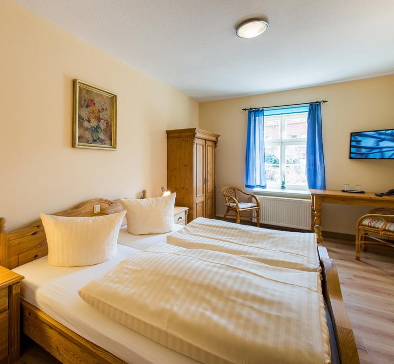 Kurzbeschreibung: Das 3-Sterne Hotel garni Maria Aurora bietet Ihnen gemütliche und komfortable Einzel- und Doppelzimmer, Suiten sowie behaglich ausgestattete Maisonettenzimmer mit Blick zum
