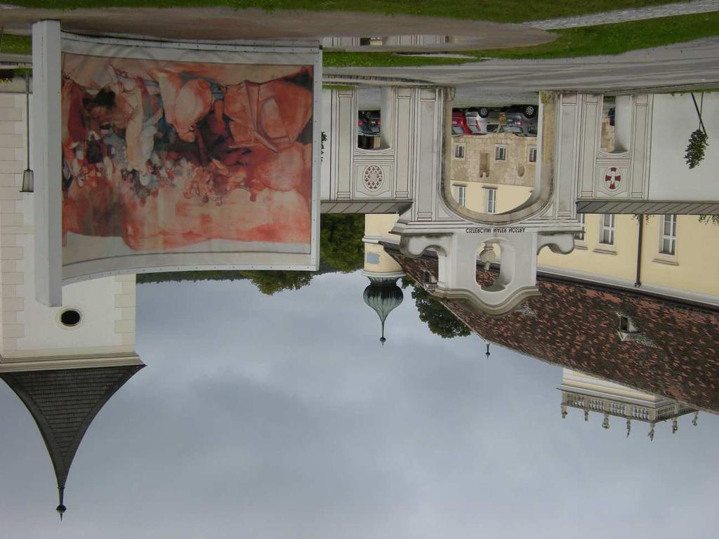 2. Spiegelung und Schatten 5 14 13 11 9 8 7 Fotomontage: Gnomon mit reflektierendem Streifen und den zugehörigen Reflexionen für
