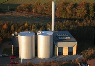 Spitzenlast- Gaskessel (8 MW th ) v 1.240 Abnehmer (39 GWh/a) v 10.
