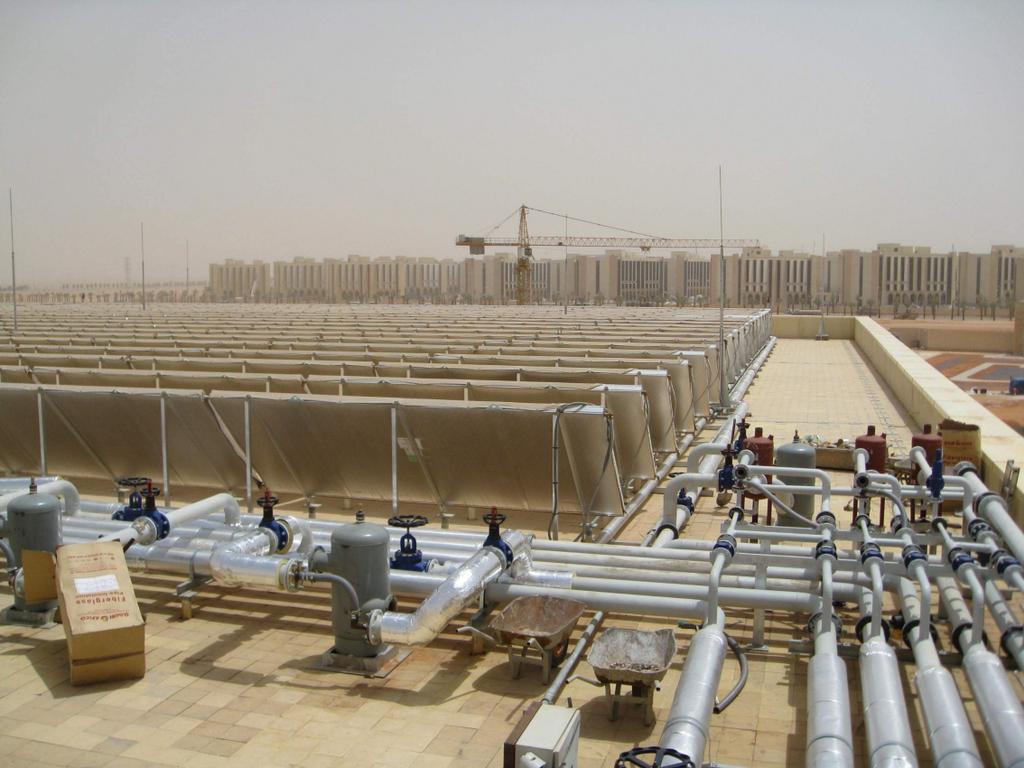 305 m² (25 MWth) v Speicher: 6x150 m³ (Stahl) v Inbetriebnahme: 2012 v Solare Deckung: ca.