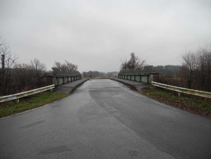 Variantenuntersuchung zur Schaffung einer weiteren Bahnquerung in Oelde Seite 6 2. Der Haus-Geist-Weg wird mit einem Brückenbauwerk über die Bahnstrecke geführt.