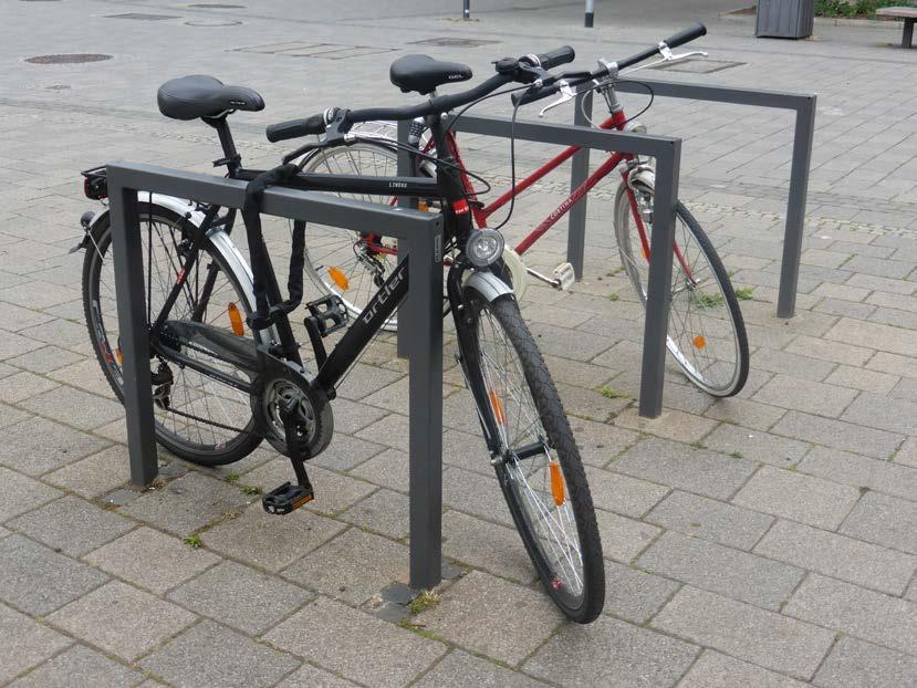 5.7 Fahrradständer Das Aufstellen von Fahrradständern ist primär Aufgabe der Stadt. Zahlreiche, individuell gestaltete Fahrradständer würden das Straßenbild nachhaltig beeinträchtigen.