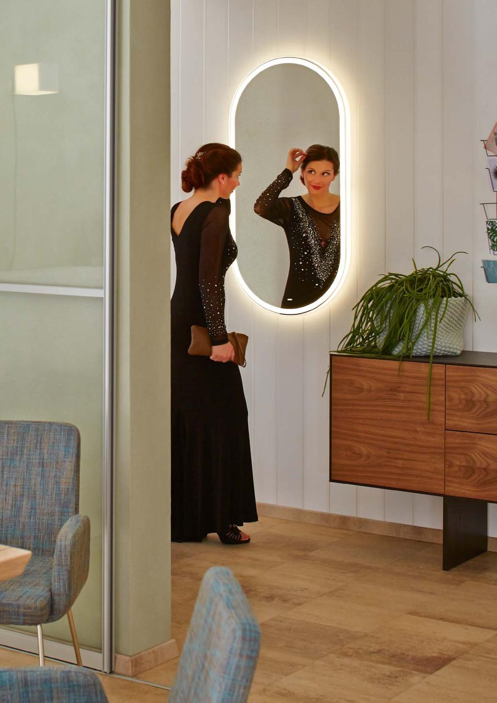 FEELING Lichtspiegel mit Rundungen Illuminated mirrors with rounded