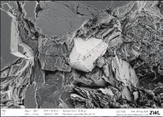 Mineralphasen als Magnetit Fe 3 O 4 und als Mangan-haltigen Ilmenit, FeTiO 3 identifizieren.