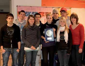 nine in Salzburg erreichte die Übungsfirma Möbelfix GmbH der LeWiT Sand in Taufers den hervorragenden zweiten Platz, die Overtime KG der Handelsoberschule Sterzing wurde in Prag mit ihrem Werbespot