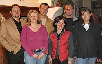 Seite 4 GEMEINDE-INFORMATION Ausgabe 02/05 Neuwahlen beim Tennisverein Unterfladnitz Am 12. April 2005 fand die Jahreshauptversammlung des Tennisvereins Unterfladnitz statt.