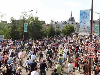 Die km lange Strecke durch das Zentrum von Nantes wurde zurückgelegt von Gelegenheitsfahrern und Profis, Alltagsfahrerinnen und Freizeitradlern, Anfängerinnen und Geübten, allein oder in Gruppen, auf