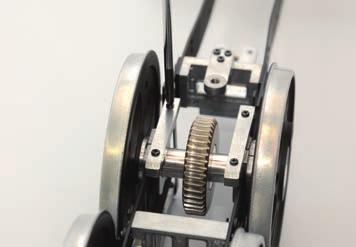 Feile Steckschlüssel (4 mm) Setzen Sie die Achslager über den Achsen des