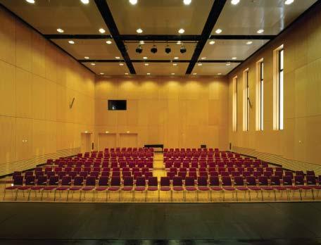 CLARA SCHUMANN SAAL 292 Sitzplätze, variable Bestuhlung Der Publikumsraum ist in vier Ebenen gestuft.