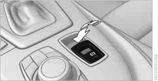 Fahren Die Parkbremse kann nur bei eingeschalteter Zündung oder laufendem Motor gelöst werden. Während des Schaltens in der Ebene 5./6.
