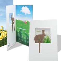 Lesezeichen-Karte Ostern Hase aus Nussbaum-Holz bringt edle Ostergrüße in der schlichten Karte.
