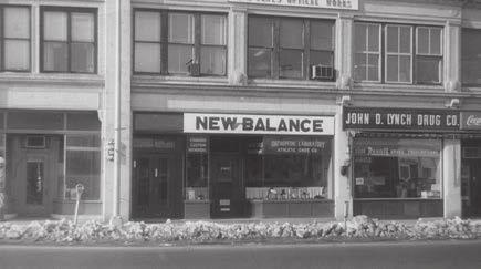 NEW BALANCE ÜBER 110 JAHRE 1960 DER TRACKSTER IST DER ERSTE FUNKTIONELLE LAUFSCHUH In der Geschichte von New Balance ist das Jahr 1960 ein