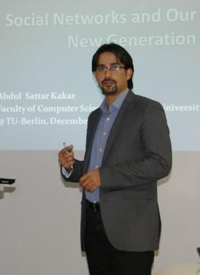 Abdul Sattar Kakar, Dozent an der Computer-Science-Fakultät, Universität Qandahar: Social networks and our new generation (impacts) Herr Kakar stellte zunächst einige Daten über die Nutzung von