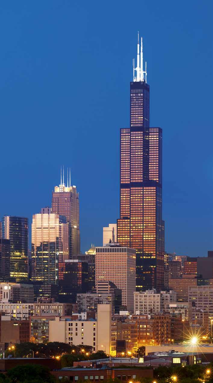 Dabei wurden neun einzelne Röhren zusammengeführt, um angesichts der Höhenwinde in Chicago für zusätzliche Stabilität zu sorgen. Die Fassade des Willis Tower ist von 16.