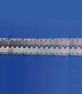 INOX KLAMMER Abnehmbare Verbinder bestehend aus 2 Halbklammern und einer Inox-Achse. Für Bänder von 1,5 bis 5 mm Stärke. Alle Breiten. Montage mit Schlägeln ohne Nieten.