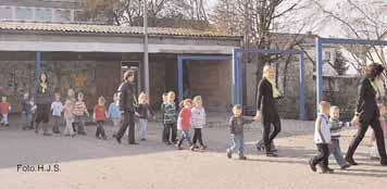 Kerstin Schröfel, Rektorin der Grundschule, ließ die gemeinsame Zeit von Kindergarten und Grundschule unter einem Dach Revue passieren.