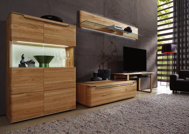 In terms of finishes, the expressive wood types solid structured beech and solid natural oak play the starring role.