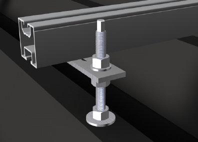 MONTAGEANLEITUNG FLACHDACH MONTAGEFOLGE DES FLACHDACHGESTELLES BEI TRAPEZBLECHEINDECKUNG Sind alle Adapterbleche montiert, werden die Systemträger an den Adapterblechen befestigt.