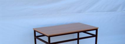 Tisch Stahlrohrgestell mit Holzplatte