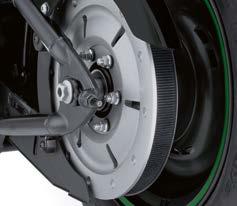 Dazu kommt der fette Reifen, der auf einer schwarzen Felge mit grünen Felgenringen sitzt klasse!