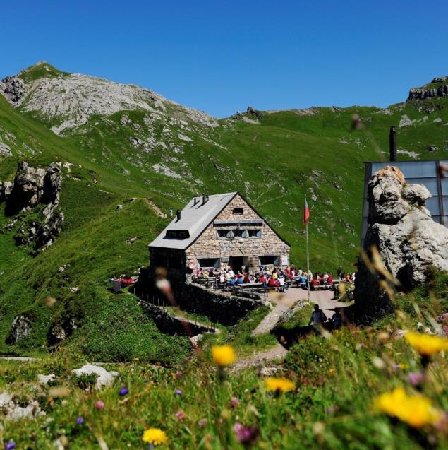 Fürstliches Ferien- und Freizeitland Im Herzen der Alpen Lebendige Kulturszene mit 13 Museen Sommer- und Wintersportmöglichkeiten in den