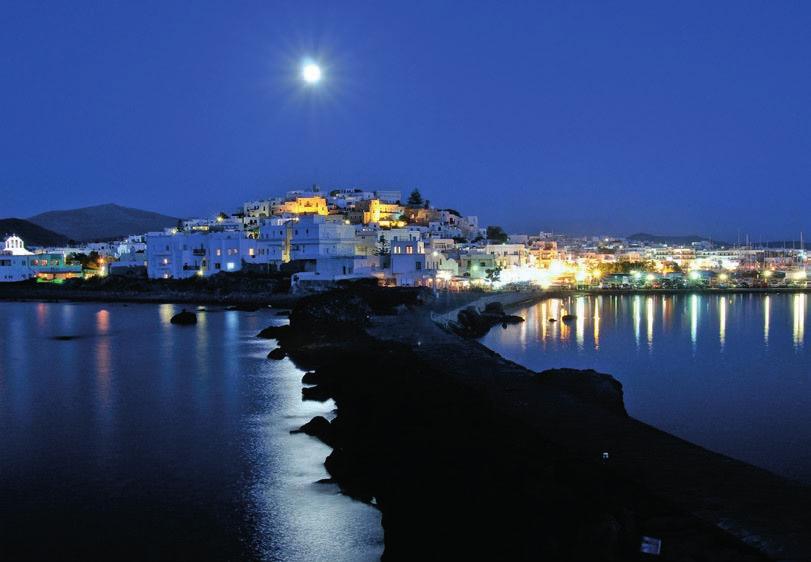 Naxos Naxos ist direkt gegenüber von Paros; entsprechend sind wir nach einer kurzen